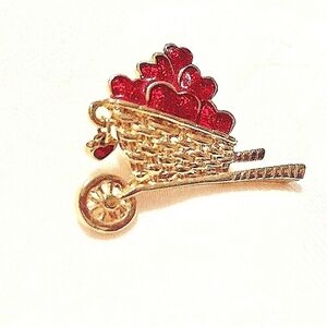 ❤️Vintage Enamel Heart & Gold Wheelbarrow Broach❤️